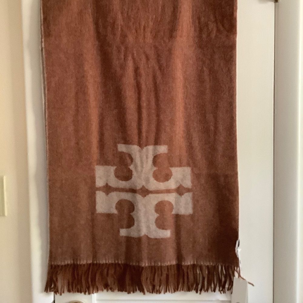 NWT tory BURCH 100% WOOL REVERSIBLE CINNAMON/BEIGE LARGE SCARF